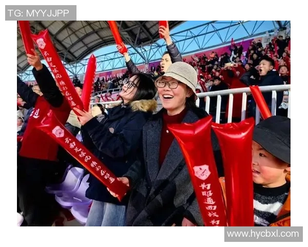 足球因红色热情而焕发光彩展现无尽魅力与激情的运动之美